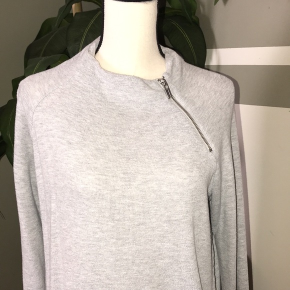 Jones New York woman’s light gray sweater, size L - Picture 2 of 3